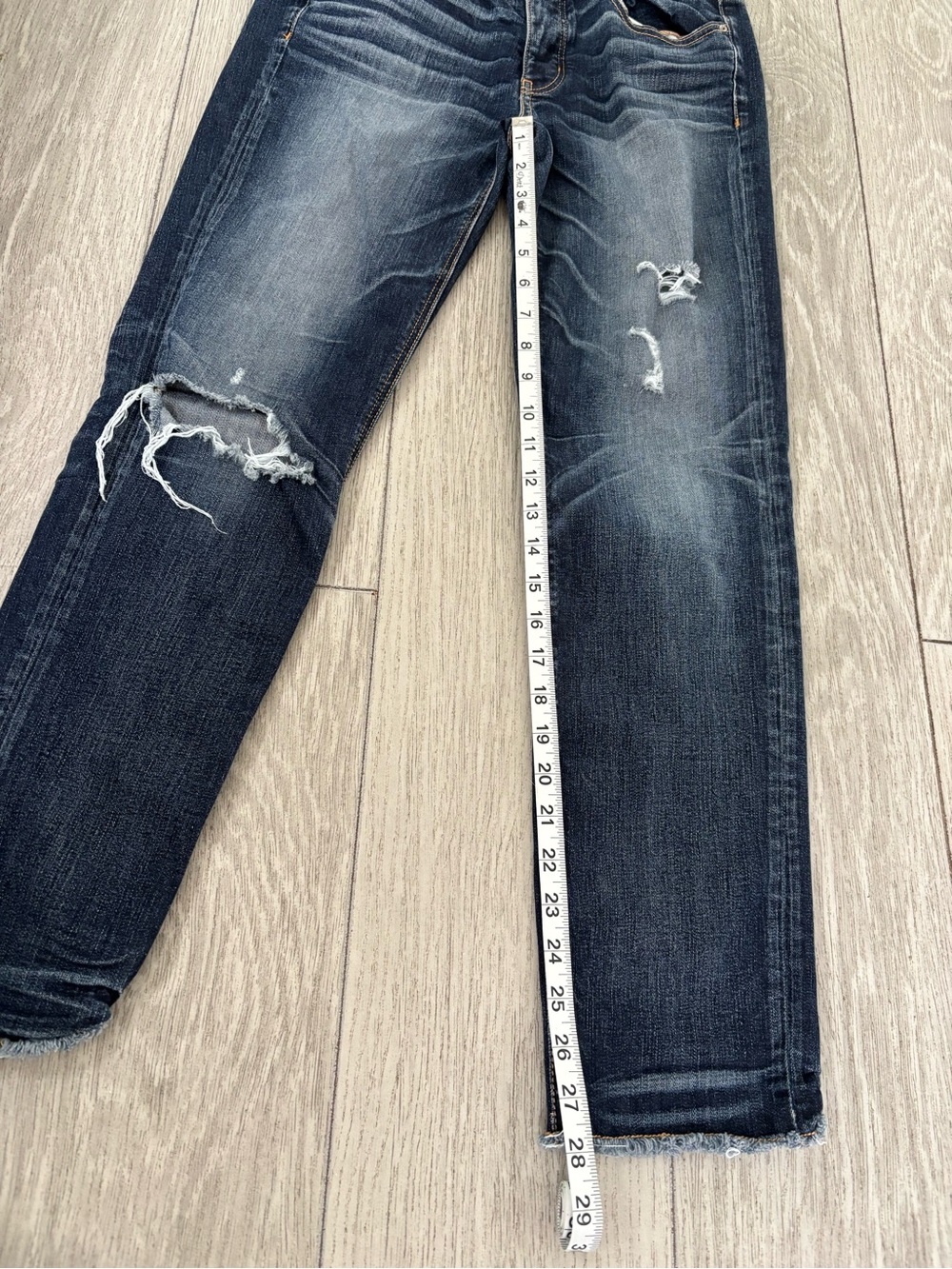 American Eagle Denim Jeans Tomgirl size 2 regular in distressed dark wash. EUC. - Picture 7 of 8